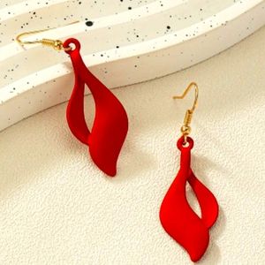 Dangle hook earrings.